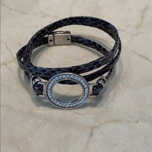 Fabric wrap bracelet with pendant